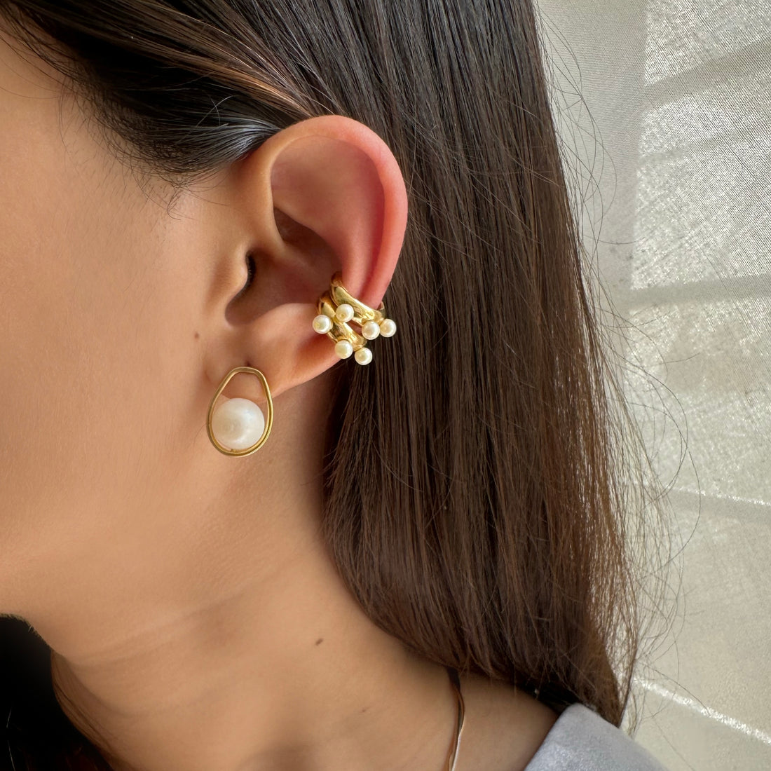 Costa Pearl Earcuff